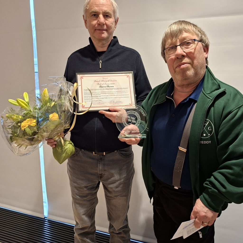 Hall of Fame 2026 Bjarne Hansen flankeret af Teddy Nielsen fra Hall of Fame-udvalget
