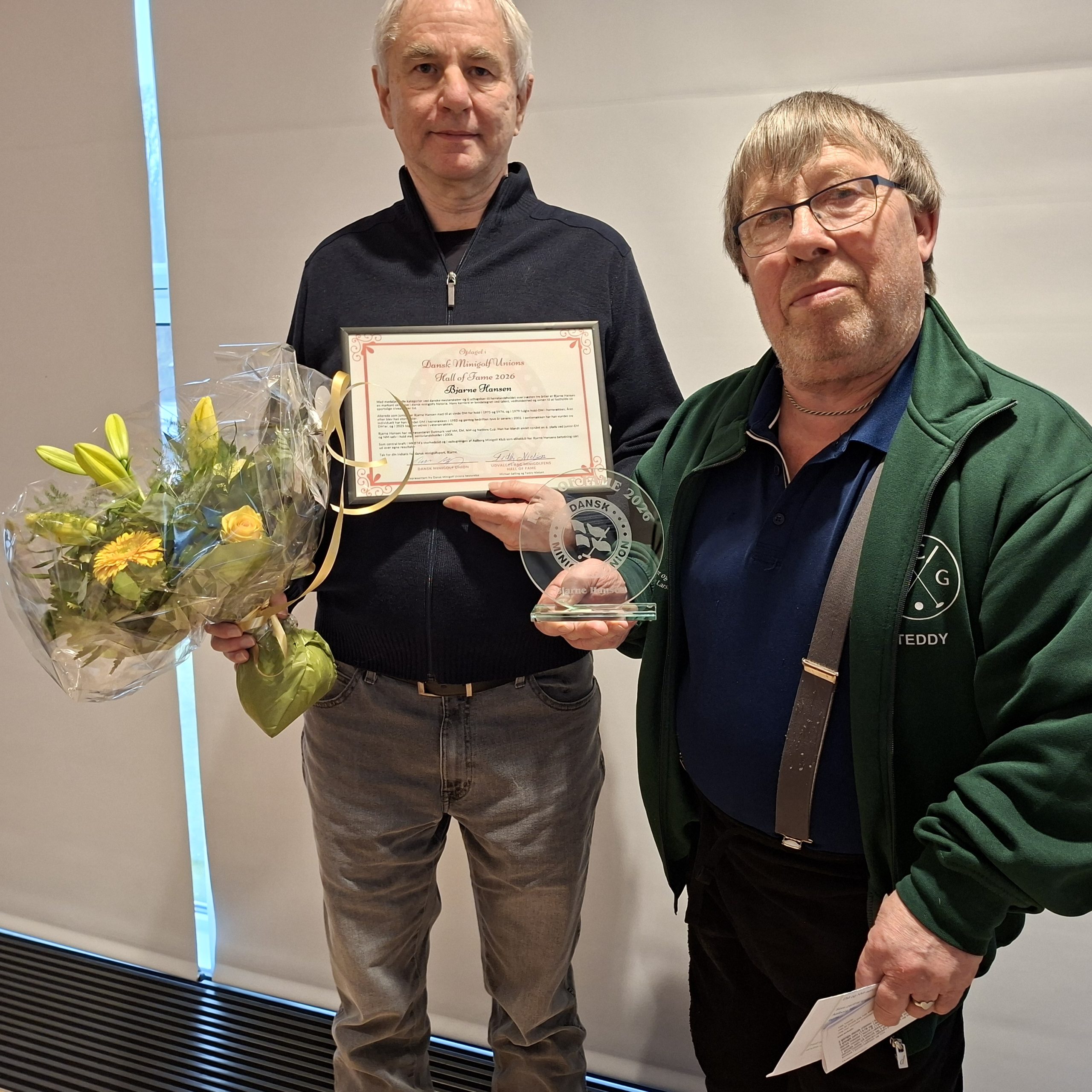 Hall of Fame 2026 Bjarne Hansen flankeret af Teddy Nielsen fra Hall of Fame-udvalget